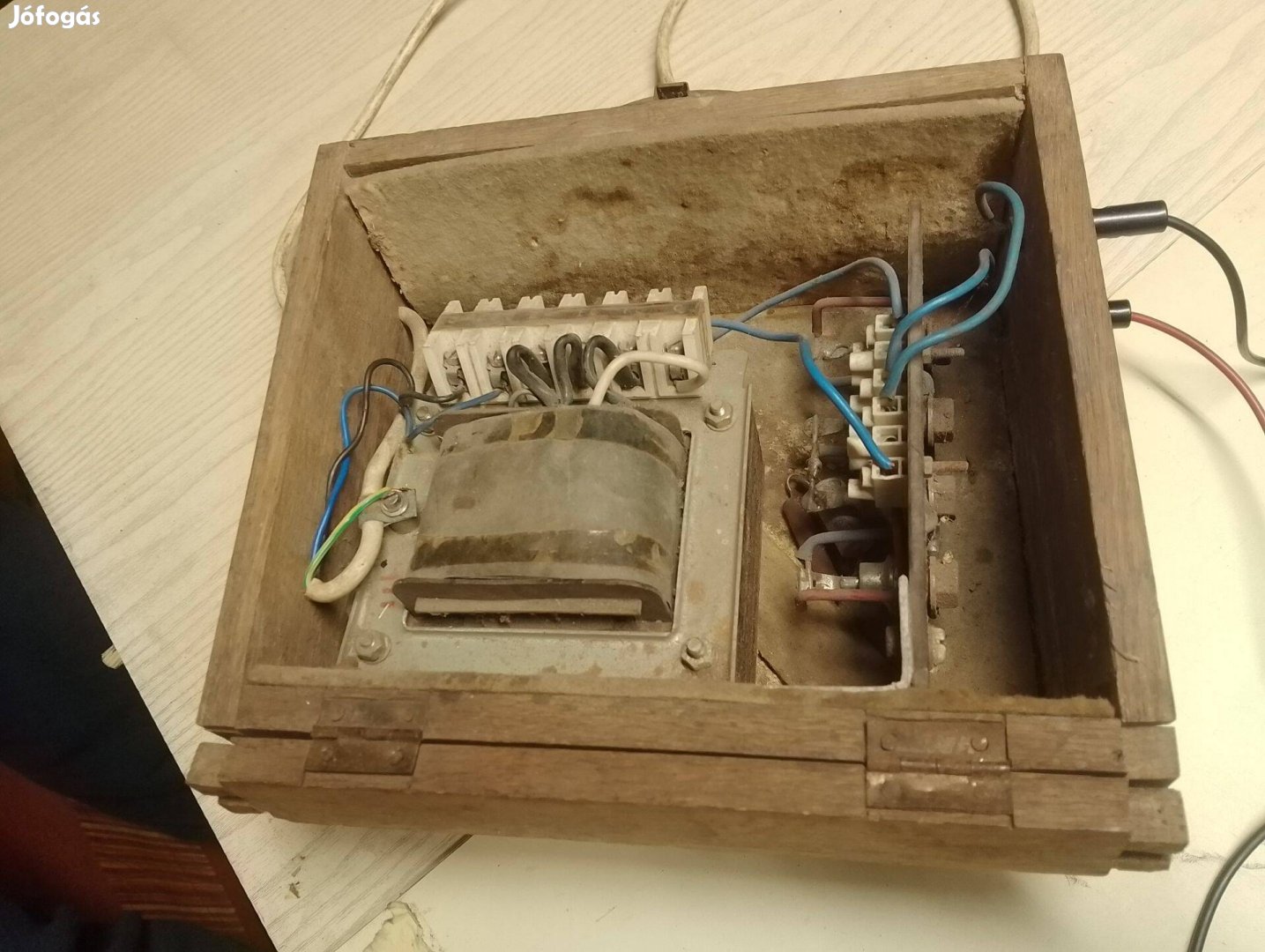 Gépjármű akkumulátor töltő jó állapotban olcsón eladó