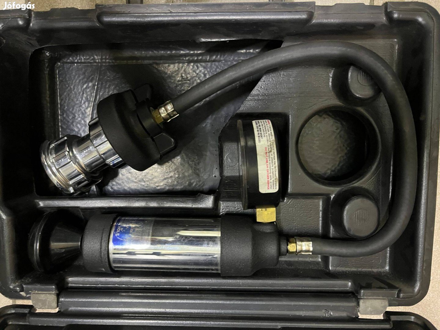 Gépkocsi hűtő nyomás tesztelő készülék