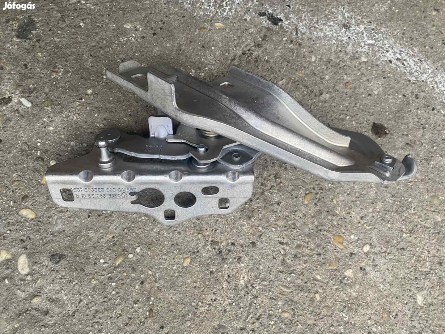 Géptető zsanér jobb w206 eladó
