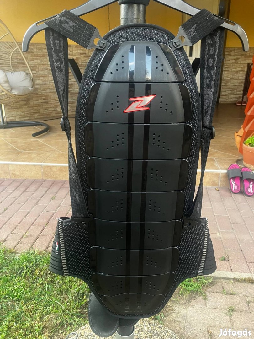Gerincvédő Zandona Shield Evo X9 fekete
