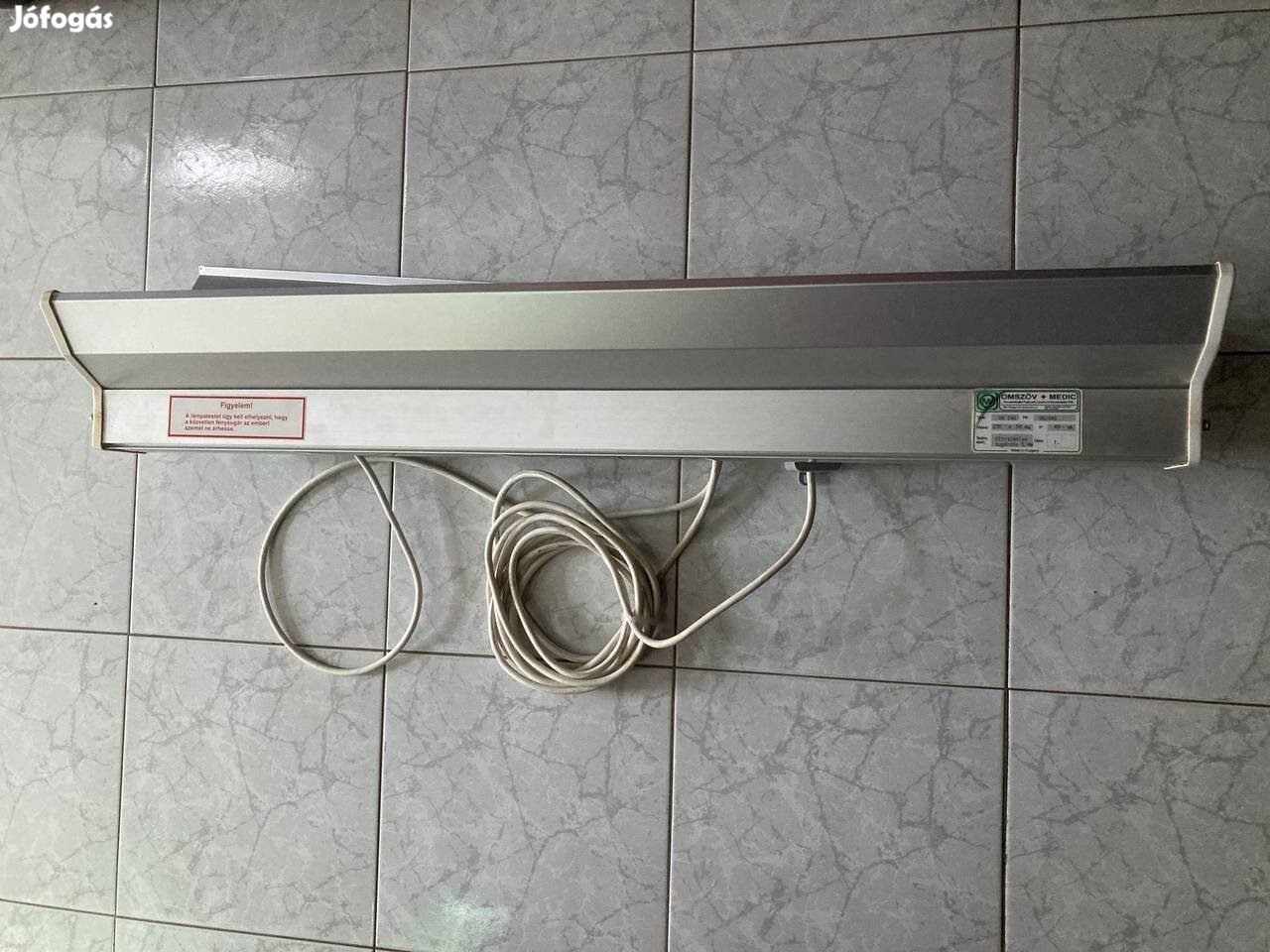 Germicid lámpatest, armatúra fénycsővel