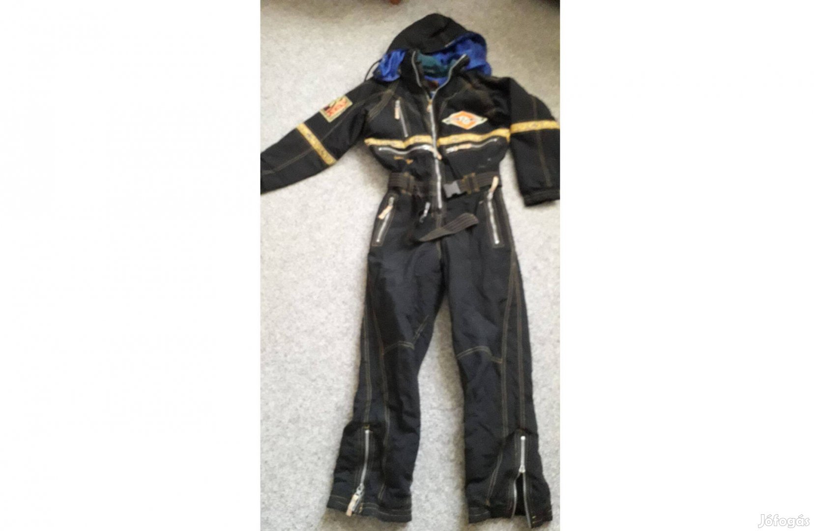 Getngo sport fekete kapucnis cipzáros zsebes síoverál 140