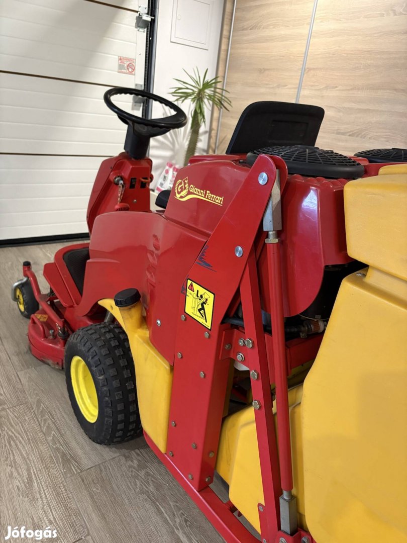 Gianni Ferrari Frontkaszás fűgyűjtős fűnyírótraktor