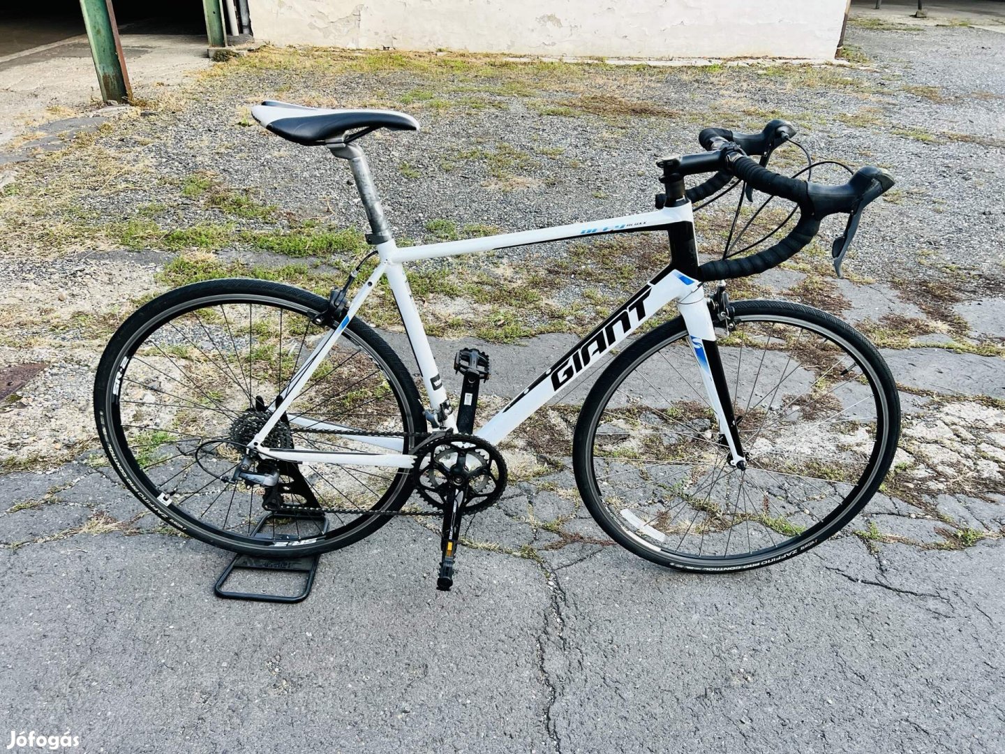 Giant Defy 4 országúti kerékpár 54 cm