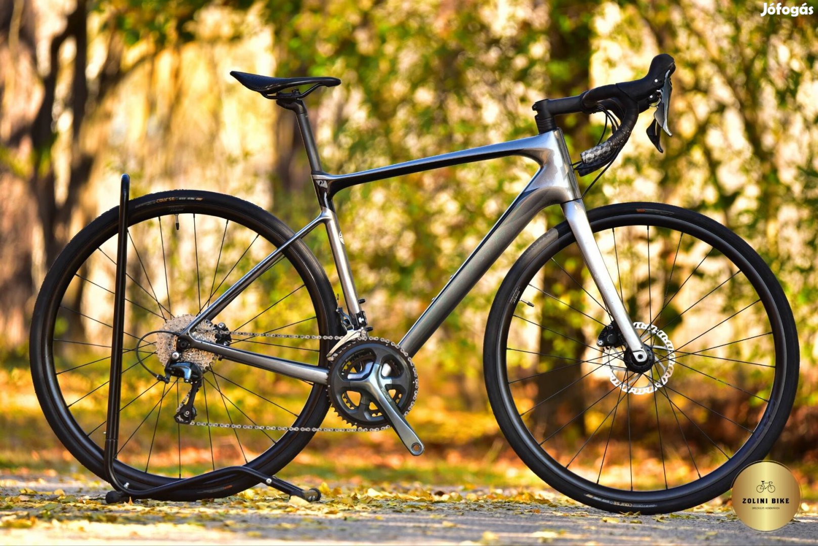 Giant Defy Advanced 3 M-es full karbon országúti kerékpár 