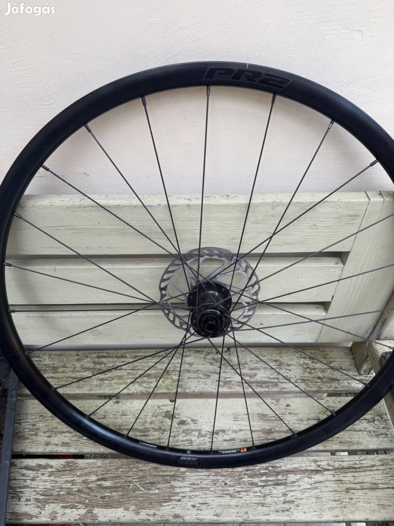 Giant Defy gyári első kerék 