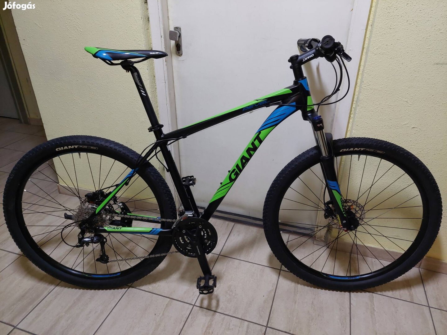 Giant Revel 29er mtb, újszerű, Shimano Deore 3x9, L méret