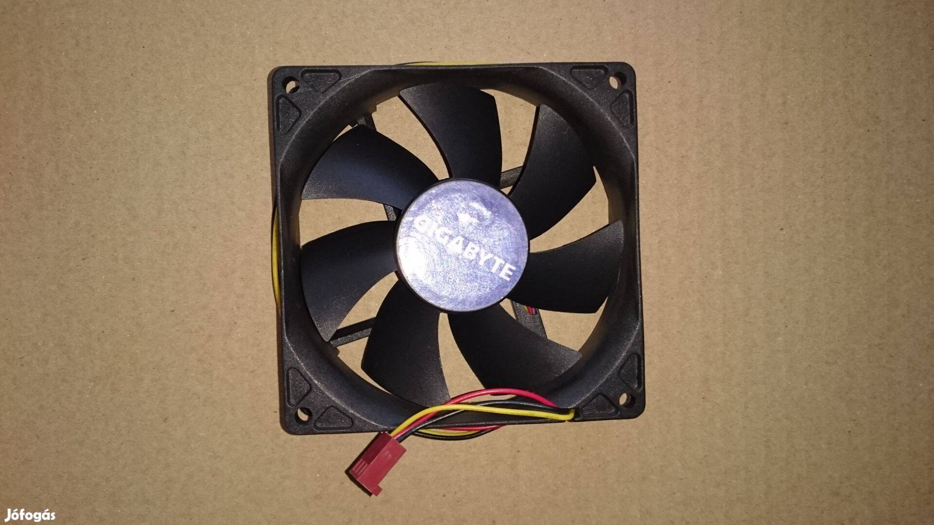 Gigabyte 92 x 92 x 25mm ventilátor 12V DC