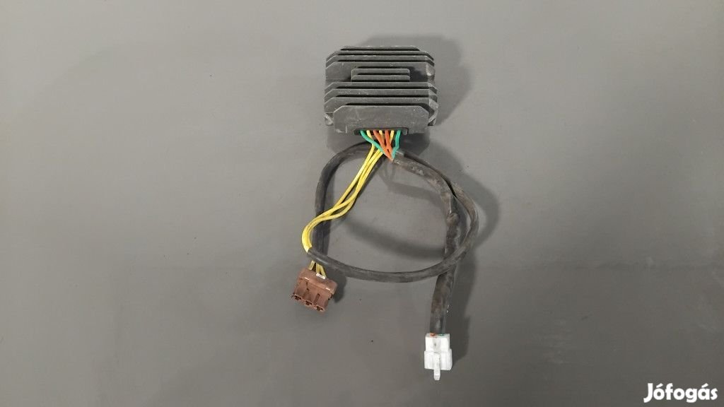 Gilera Nexus 500 (2004-2006) - Feszültségszabályzó