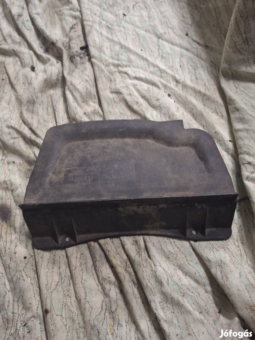 Gilera Runner akkumulátor fedél