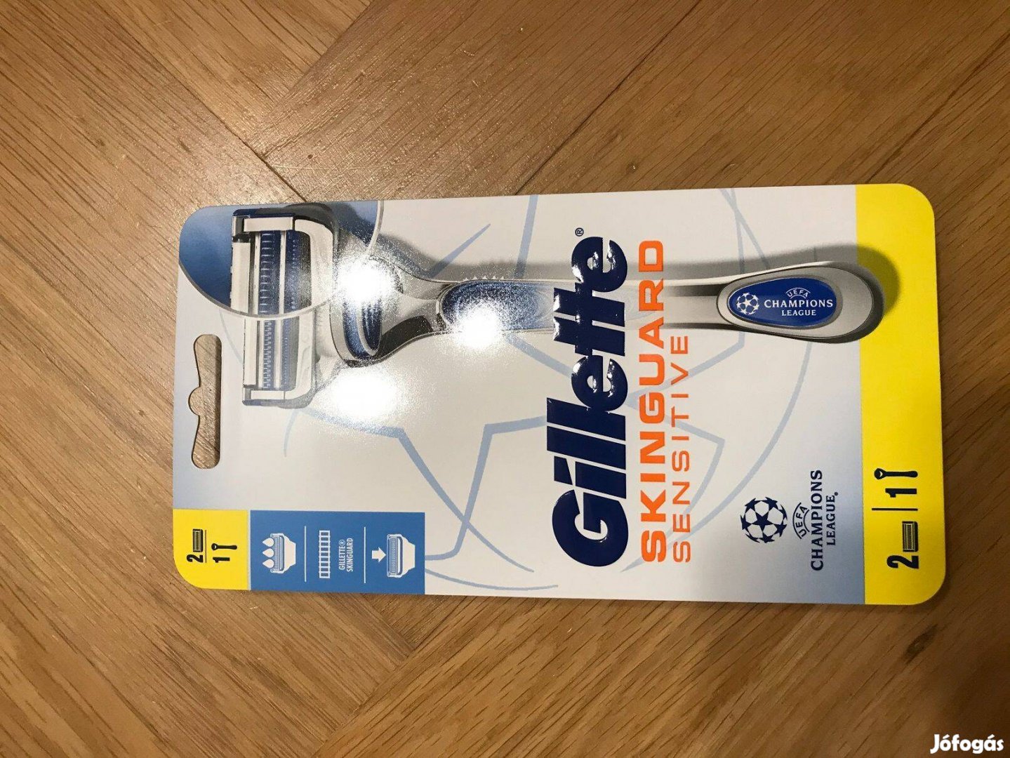 Gillette Skinguard Sensitive manuális borotva 2 db borotvabetéttel