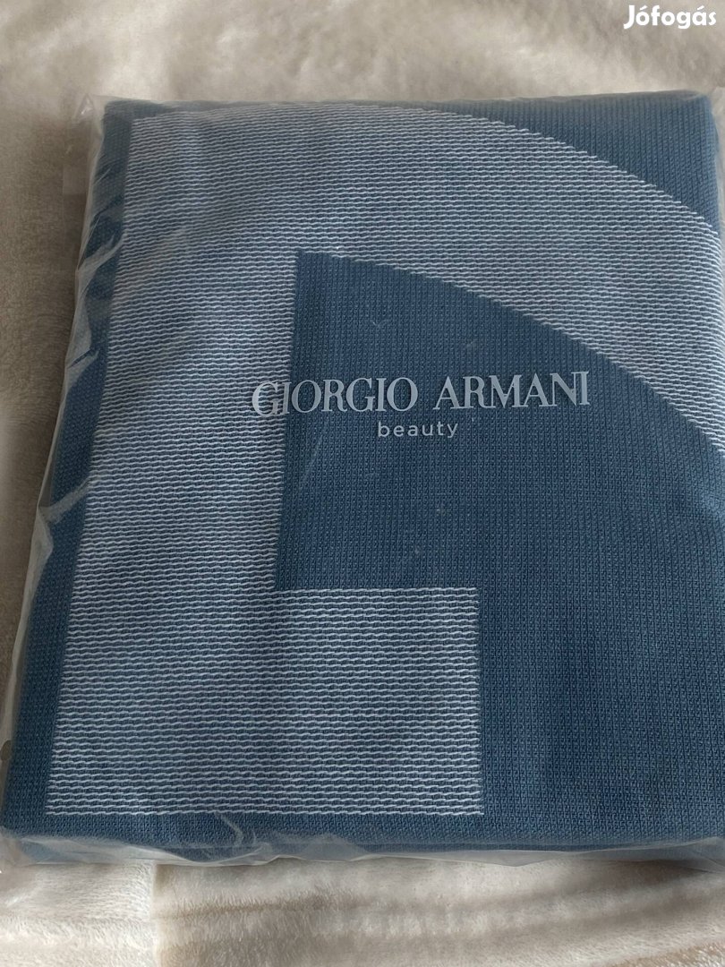 Giorgio Armani strandlepedő