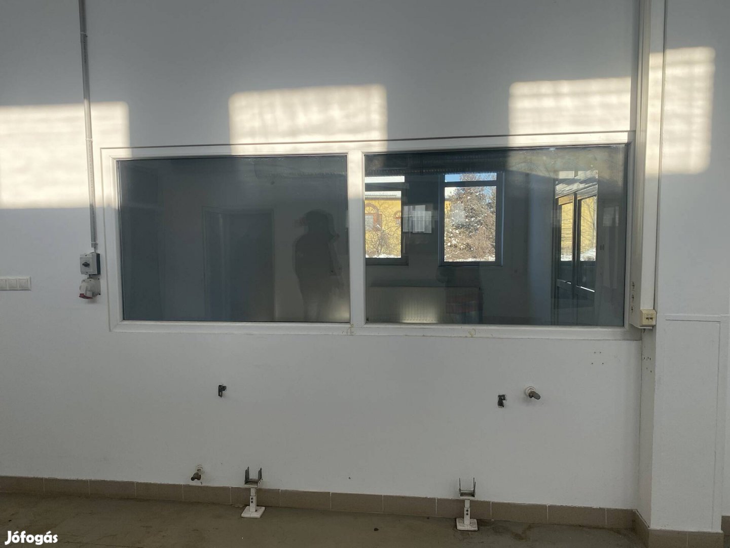 Gipszkartonba szerelhető ablakok, ajtók bontás előtt eladók