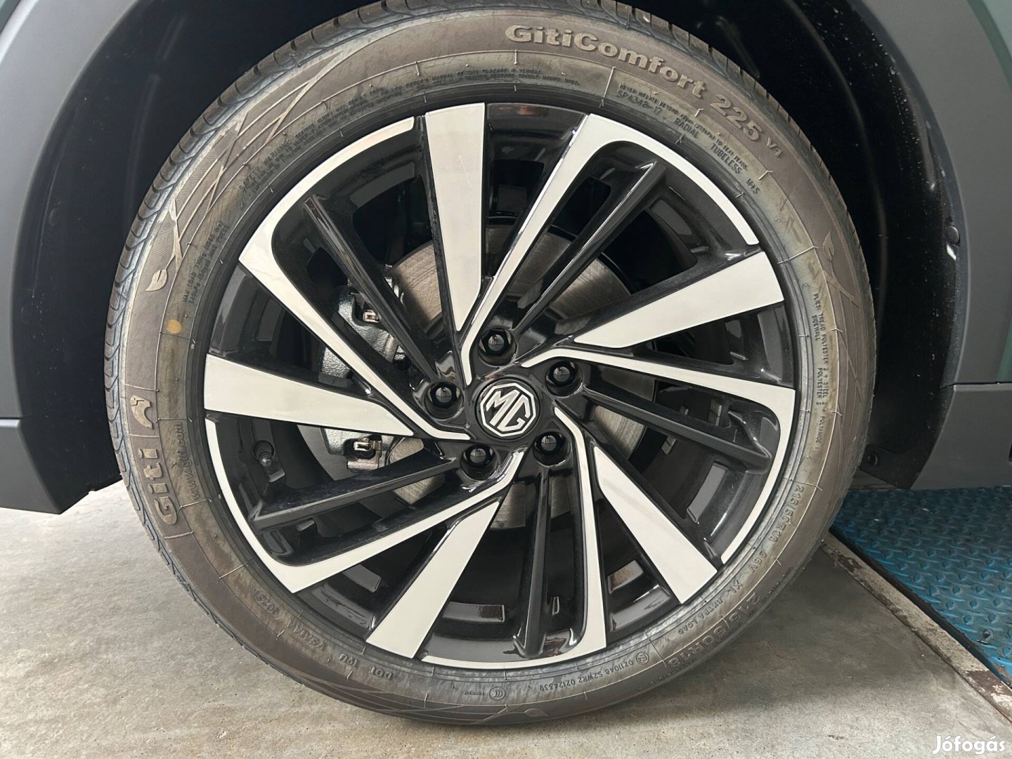 Giti 215/50 R18 nyári gumi eladó