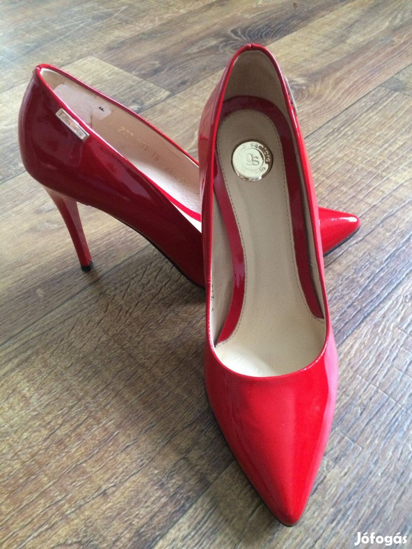 Giulio Santoro piros tűsarkú cipő
