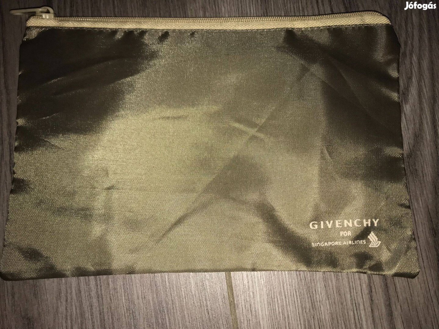 Givenchy cippes neszeszer