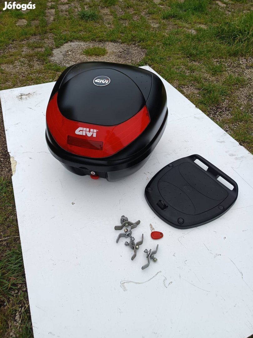 Givi 32 sisaktartó kompletten eladó 