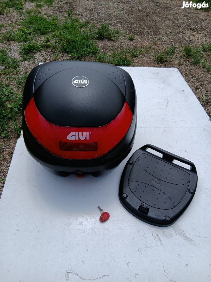 Givi 32 típusú sisaktartó doboz eladó