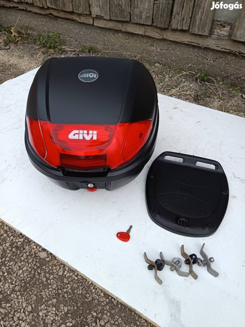 Givi E300 sisaktartó doboz eladó 