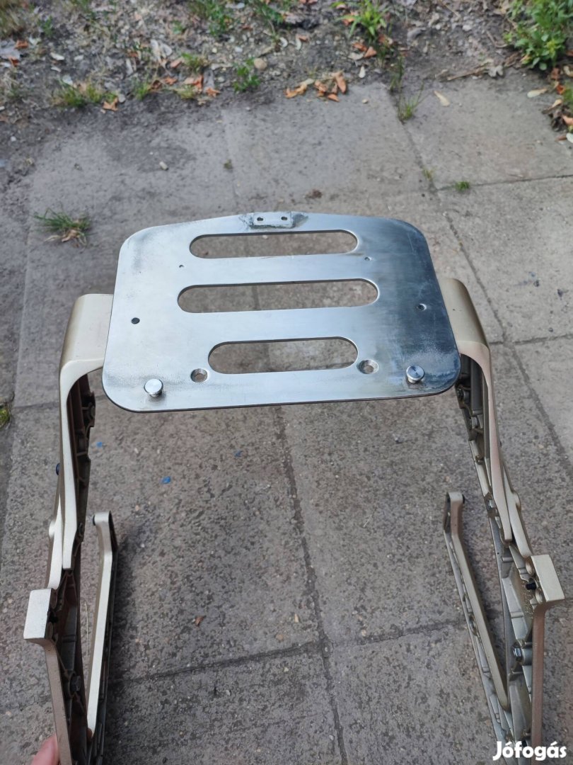 Givi Wingrack motorkerékpár doboz tartó