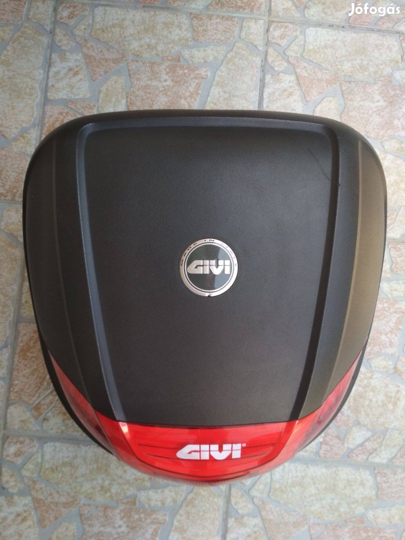 Givi doboz koffer + tartóplatni + 2 kulcs
