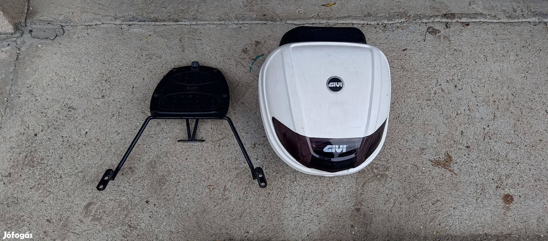 Givi motor doboz 30L Monolock, tartóval