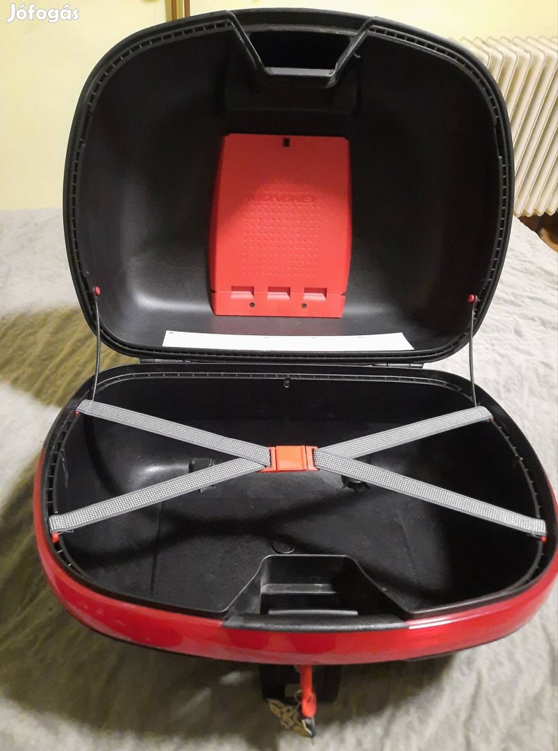 Givi tárolódoboz 47l+platni