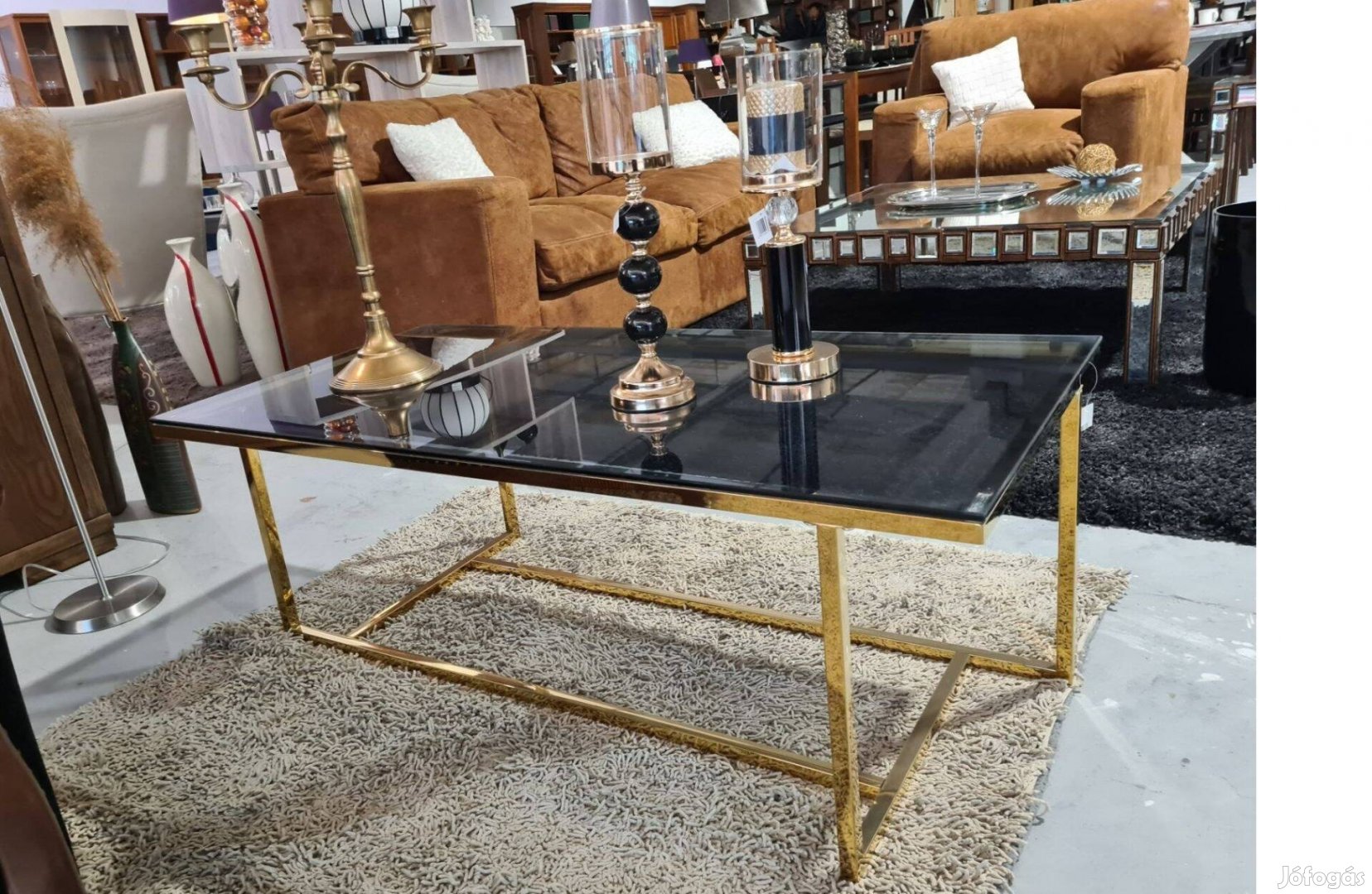 Glamour Stílusú Elegáns Dohányzó Asztal Arany Színben Átlátszó Üveglap