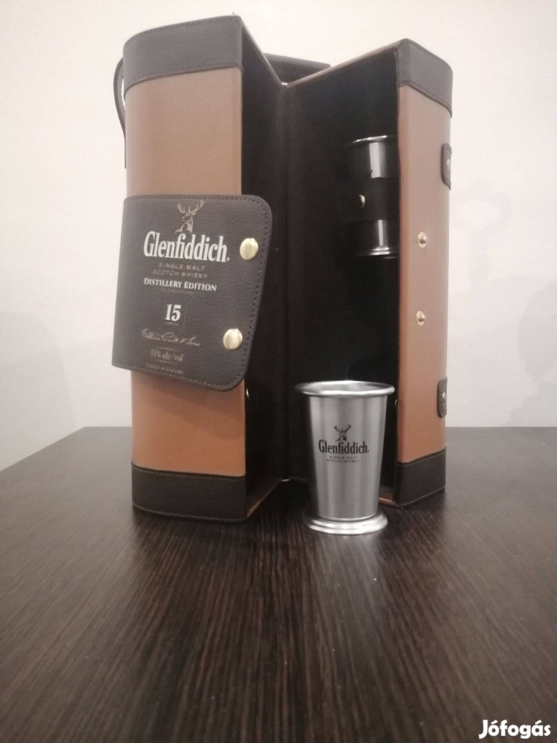 Glenfiddich 15 különleges bőr díszdoboz 2 pohárral ital nélkül