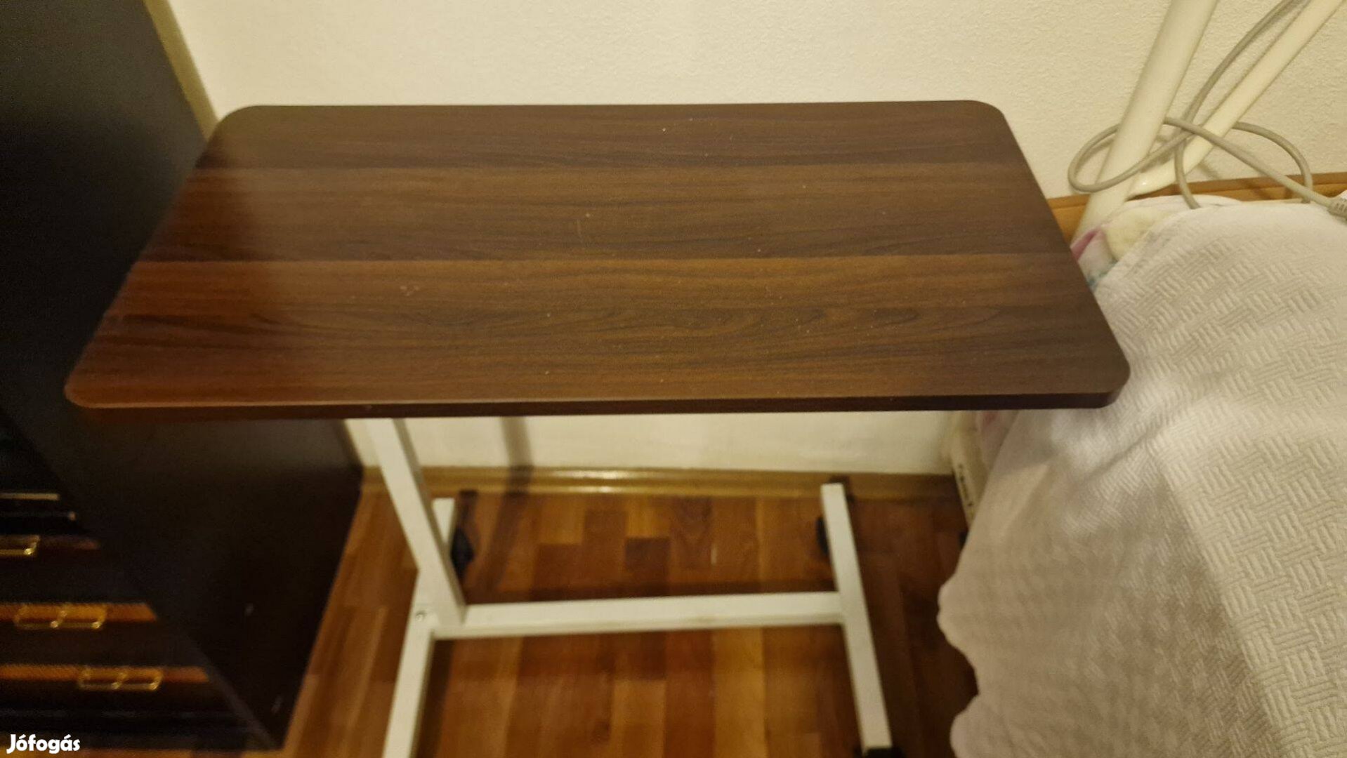Gmed ágyasztal fix asztallappal eladó