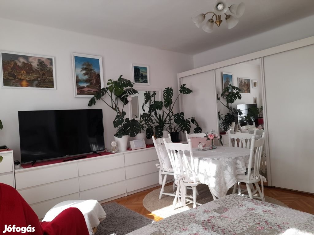 Gödöllőn  78 m2-es napfényes tégla  lakás, saját kerttel