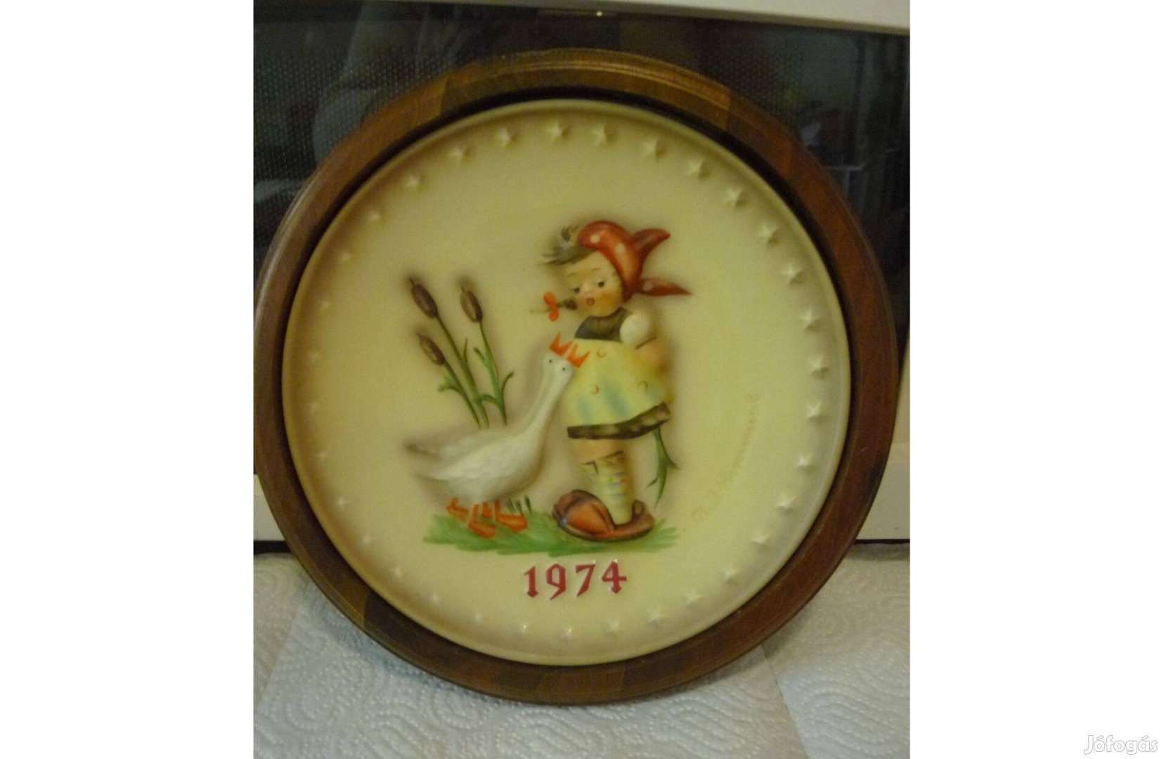 Göebel Hummel porcelán falitányér fa kerettel 1972 - 1974