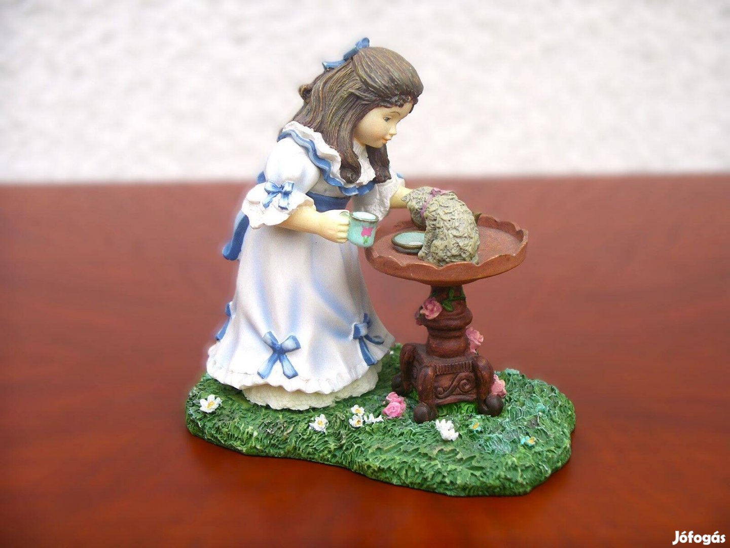 Goebel (Hummel) - Tea Cicával porcelánfigura, (Tea With Kitty SK 11),