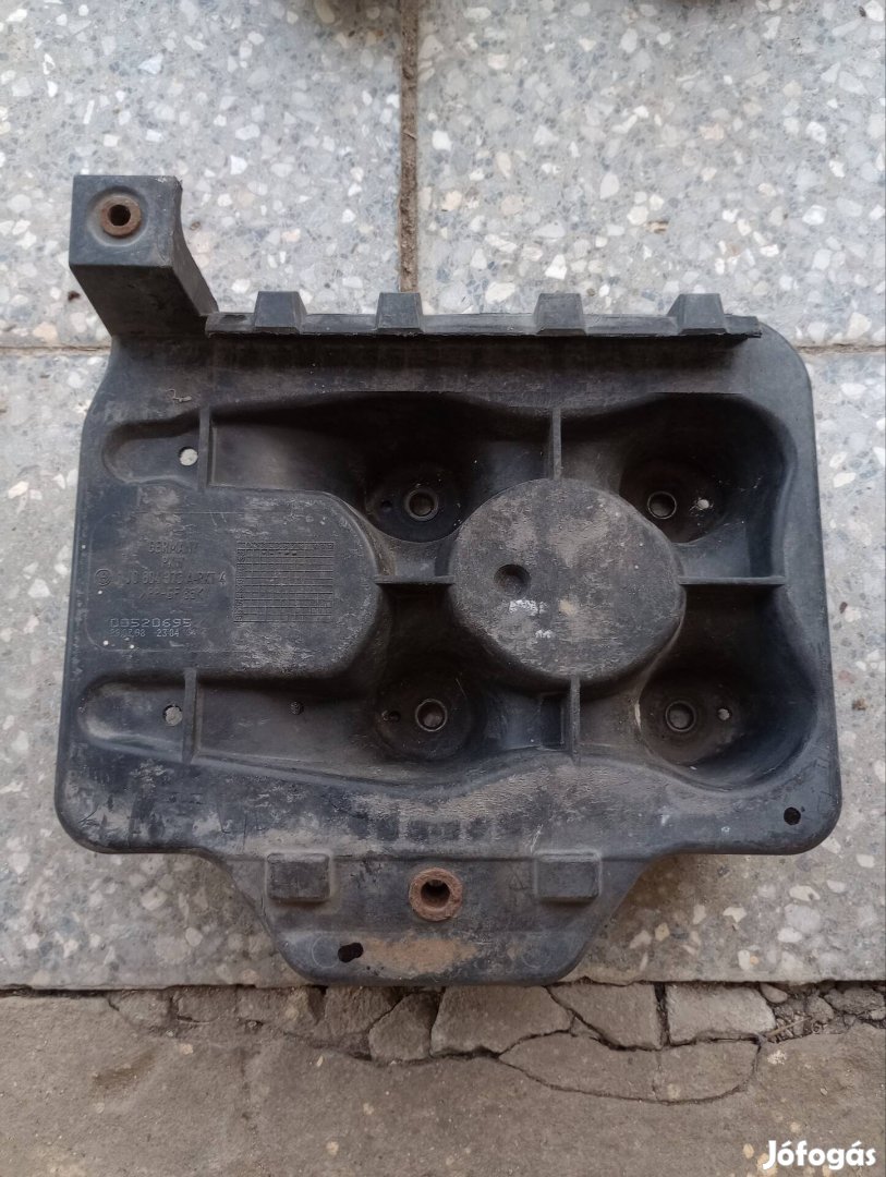 Golf 4/Bora akku tartó  tálca 