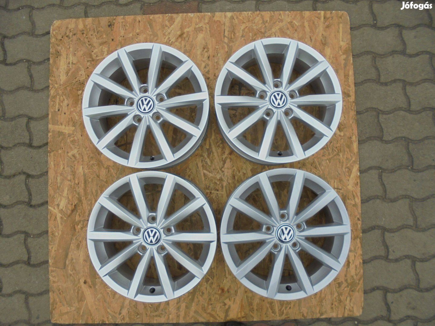 Golf 7-es 5 x 112-es gyári alufelni jó állapotban eladó