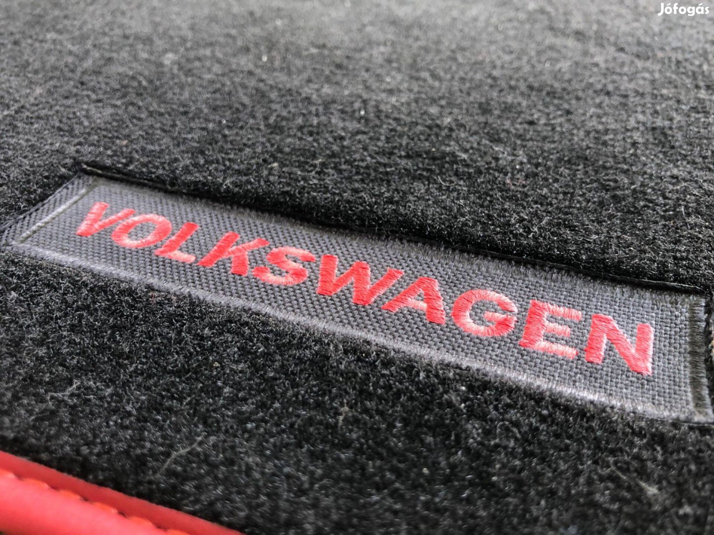 Golf V - Volkswagen feliratú piros szegésű szövet szőnyeg szett