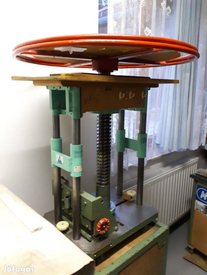 Golyós prés kézi - 350 mm nyomó magasság