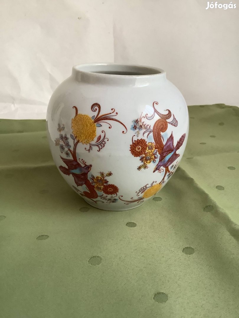 Gömb alakú mintás porcelán váza