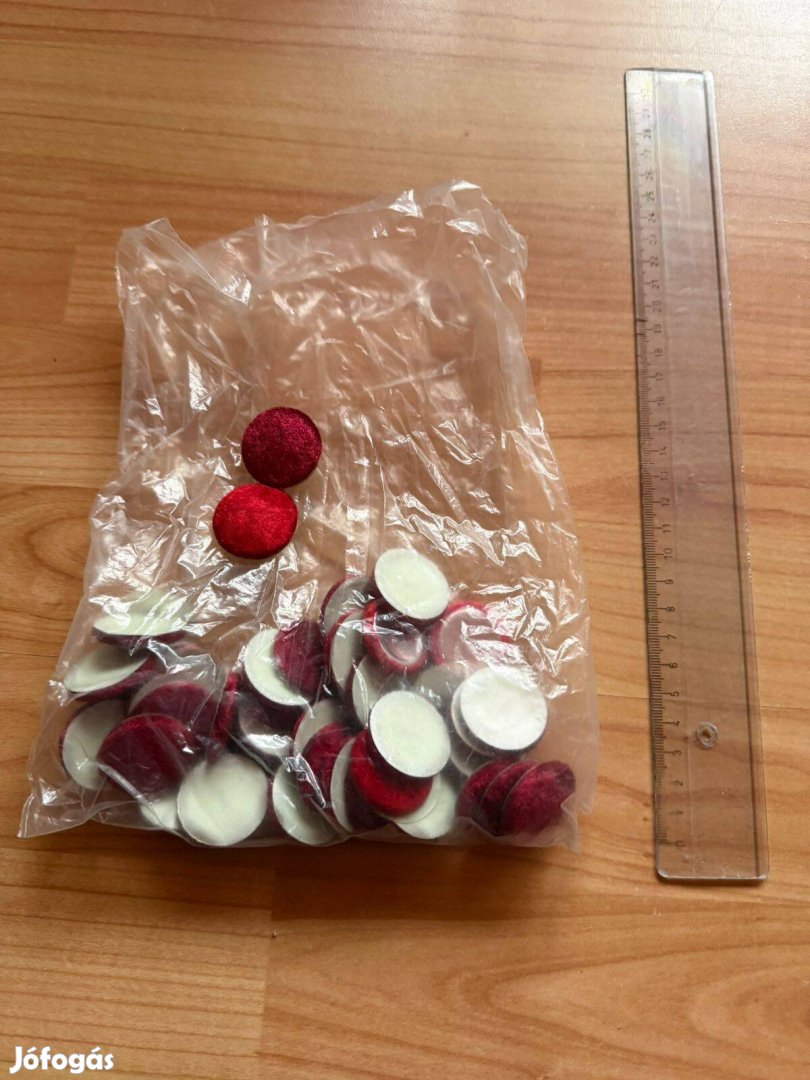 Gombgyártásból plüss színes gombalapok vagy kész gombok