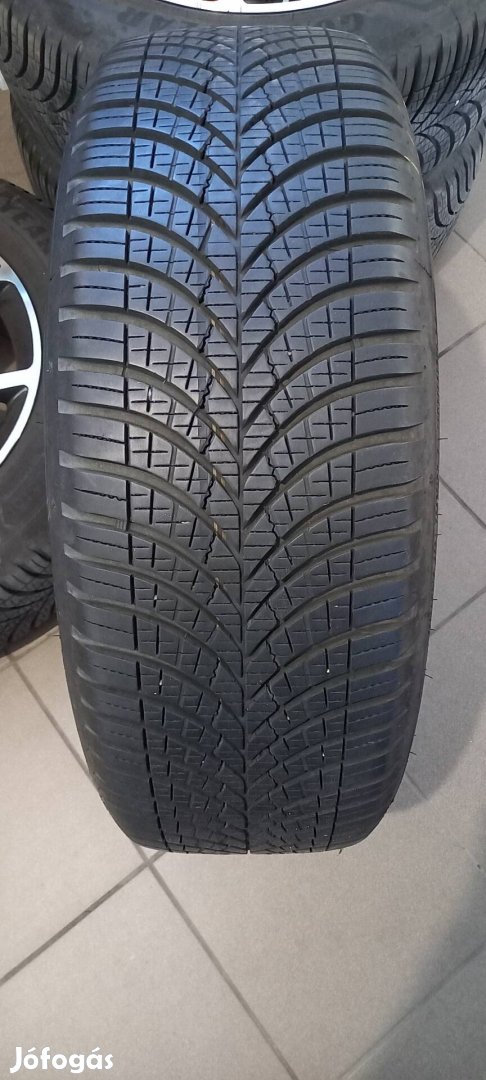 Good year 215/60R17 négyévszakos