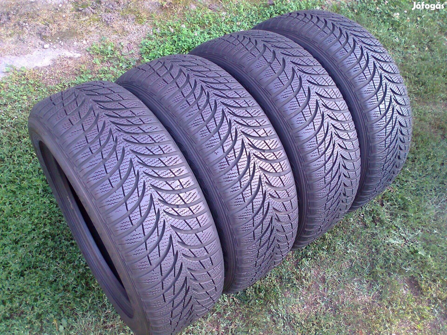 Goodyear 195/55 R16 téliek