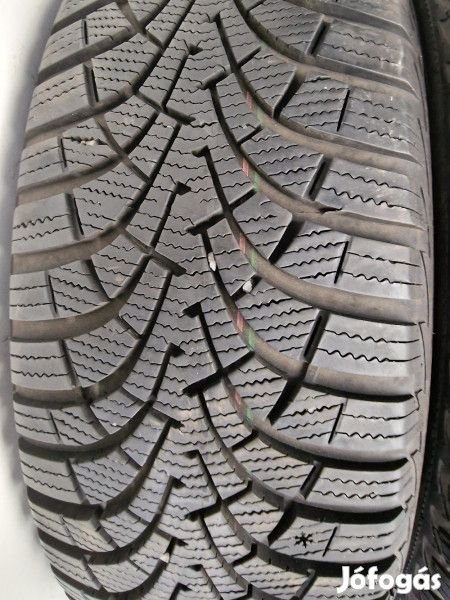 Goodyear 195/60R15 UG9 5mm DOT17 használt gumi HG13520 téli