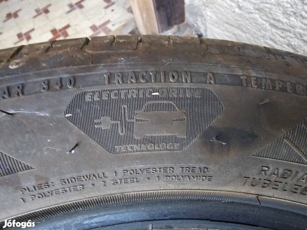 Goodyear 215/50R17 DOT4023 4 db. nyári gumi eladó