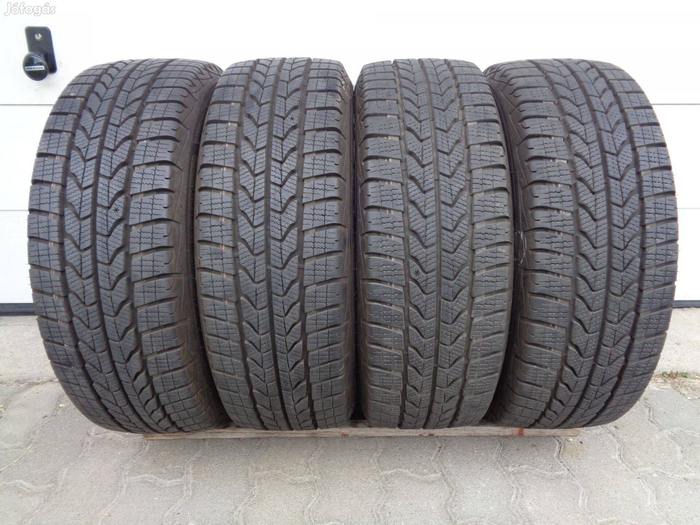 Goodyear 215/60R17 C teher téli gumi 2024-es újszerűen eladó