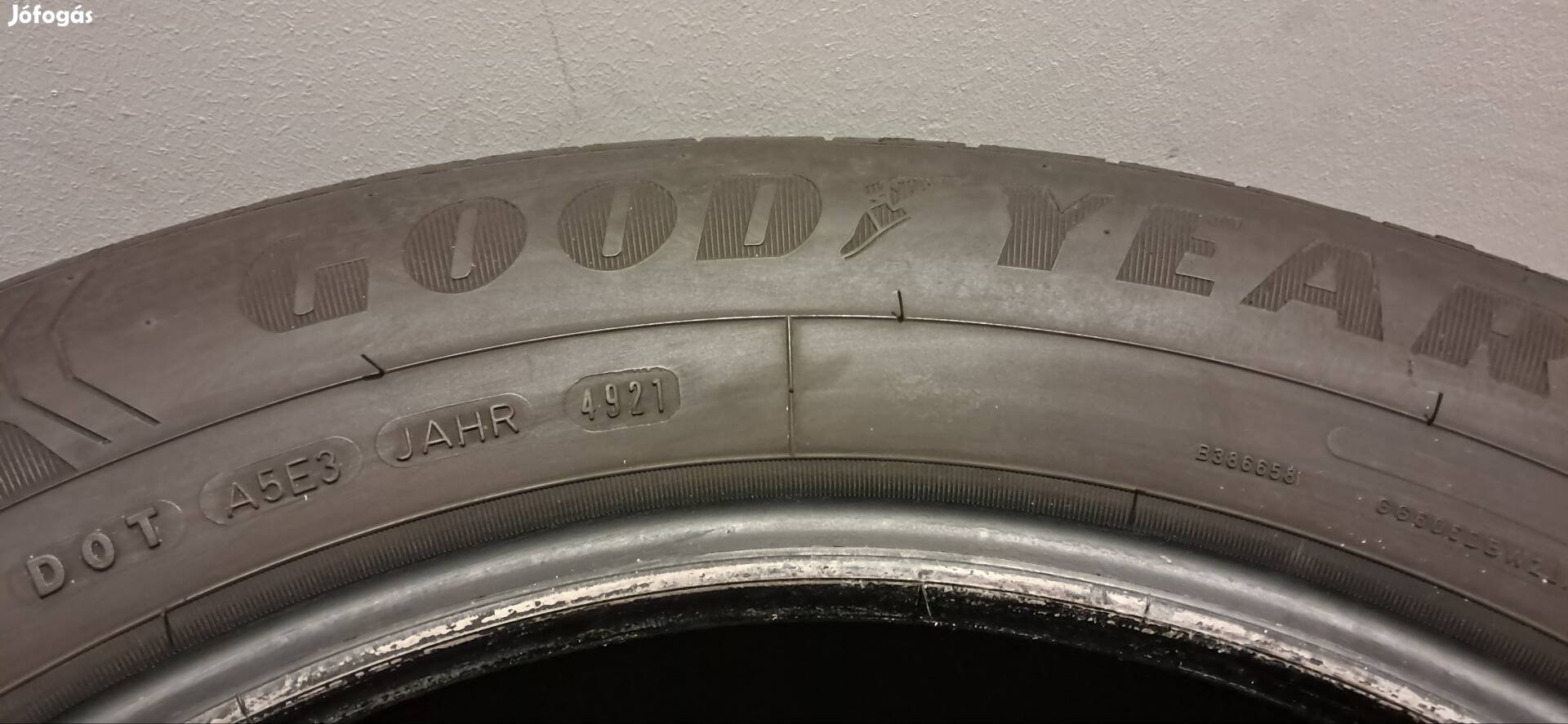 Goodyear 215/65R17 99V nyári gumi.