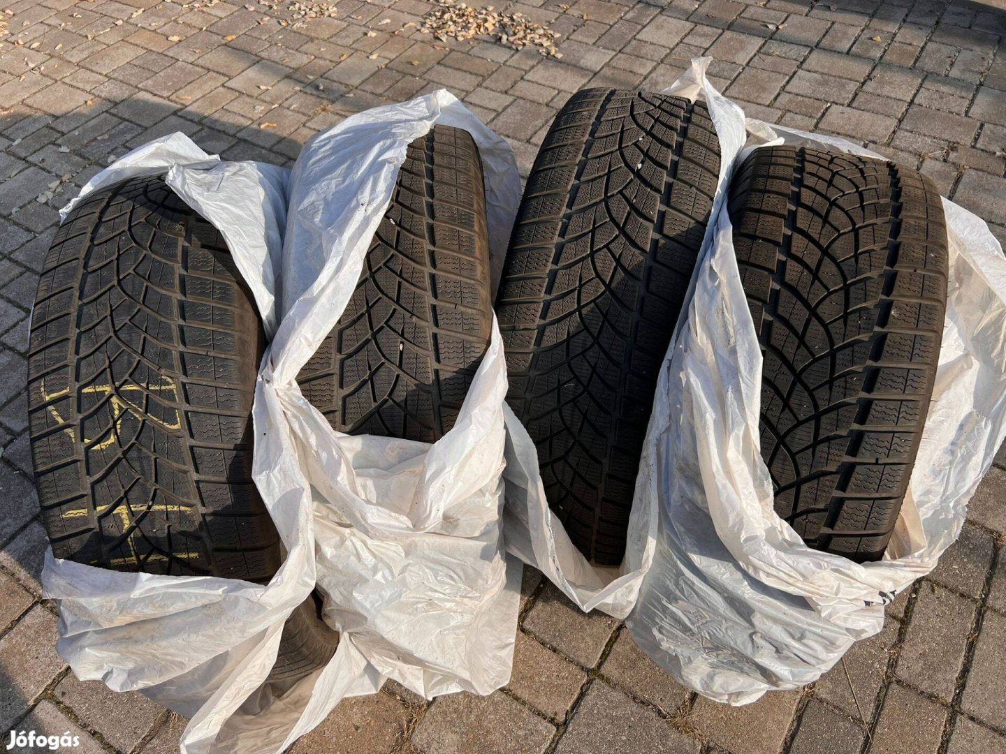 Goodyear 235/55/19 téli gumi szett