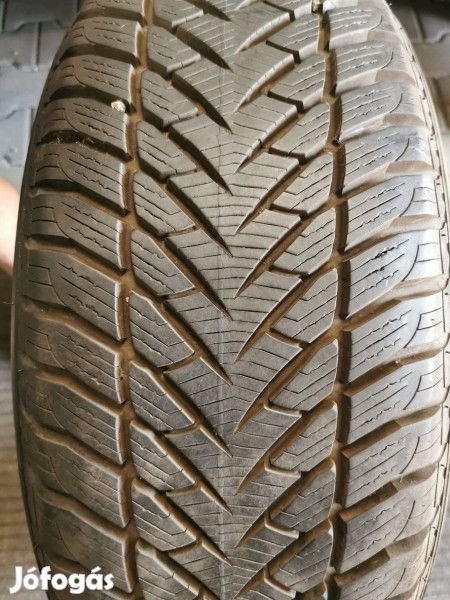 Goodyear 255/60R18 UG8 8mm DOT21 használt gumi HG10572 téli