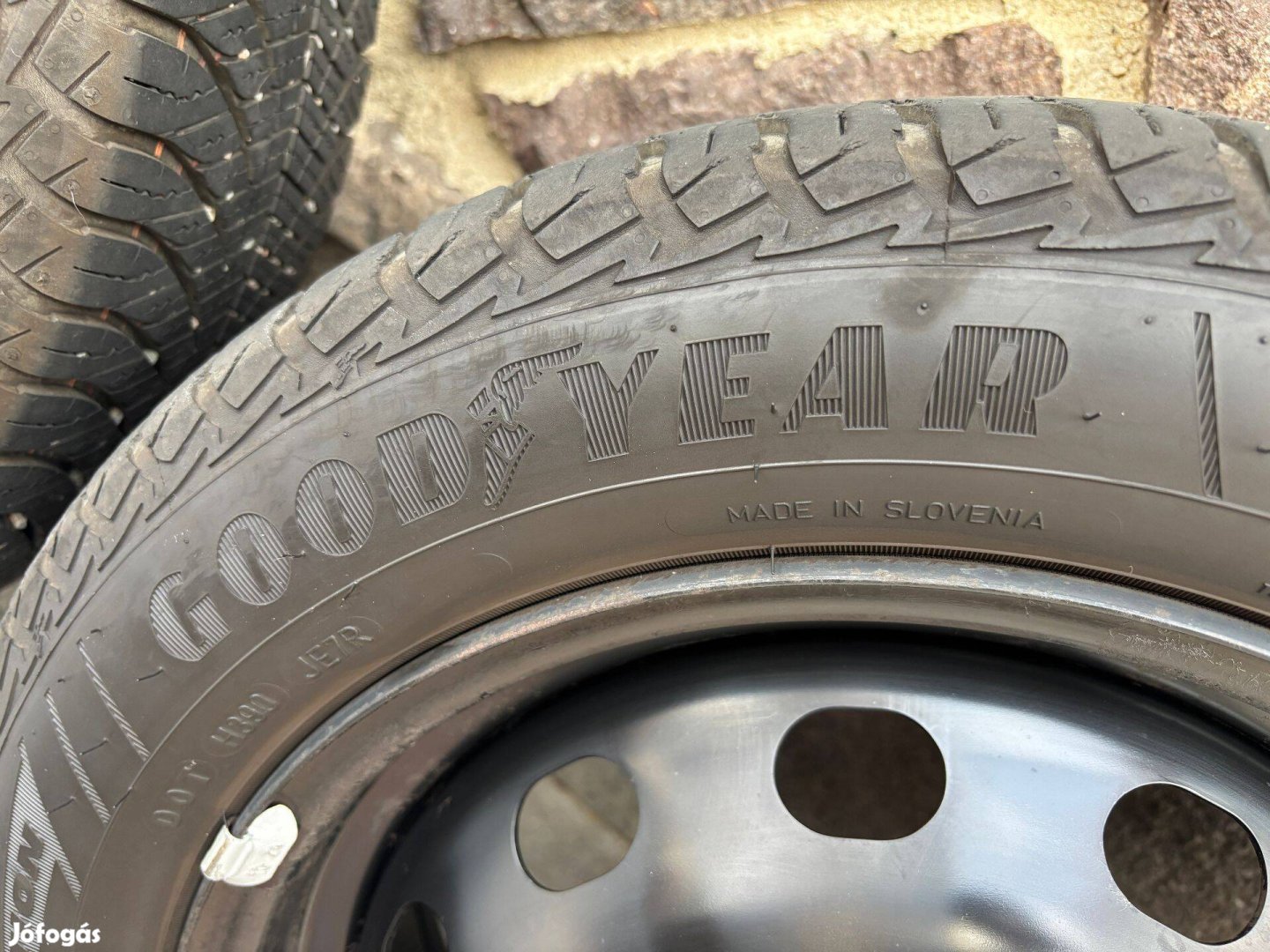 Goodyear 4 évszakos 185/60 r15-ös gumi