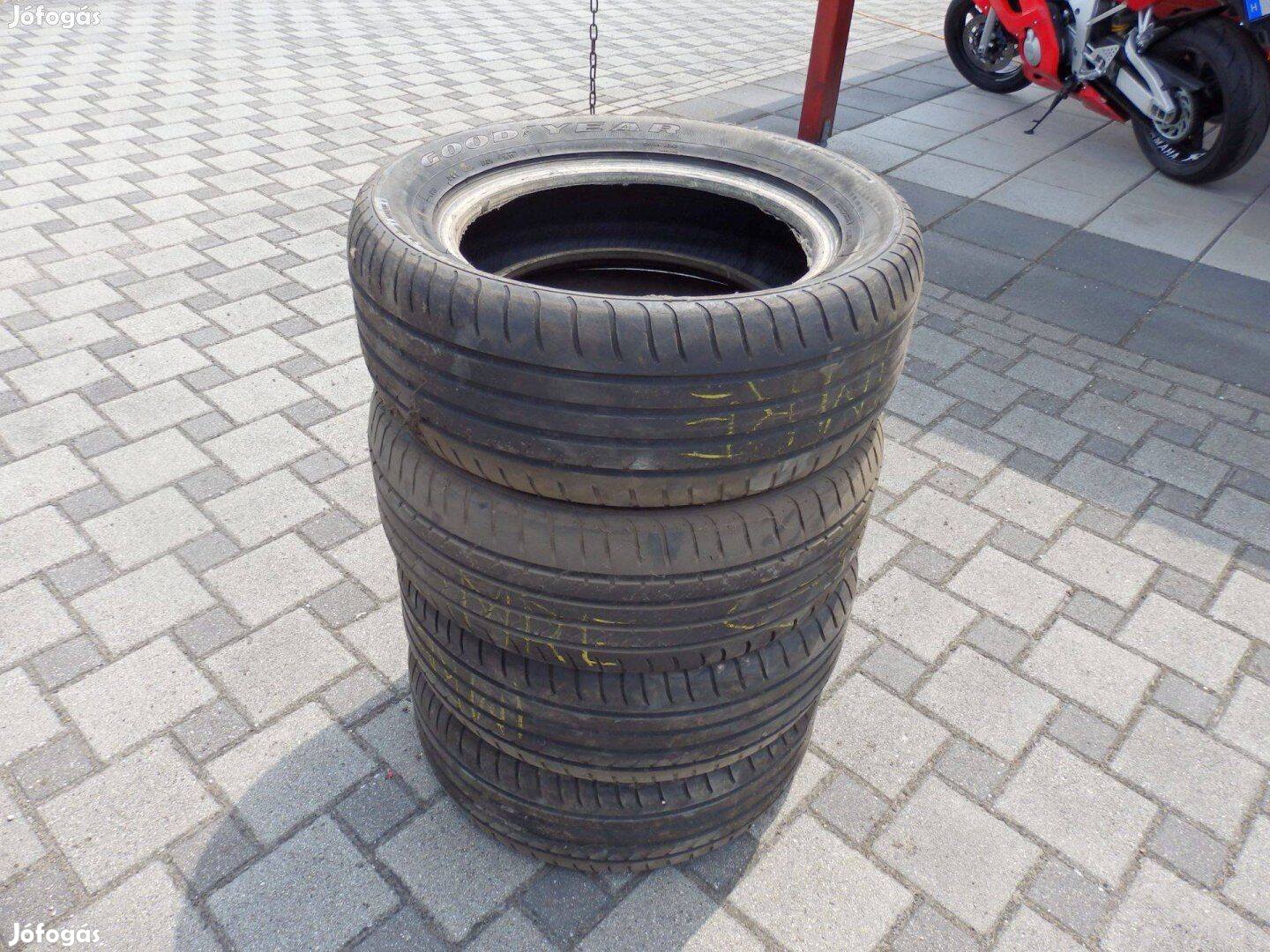 Goodyear Efficient Grip gumi garnitúra 225/55 R16