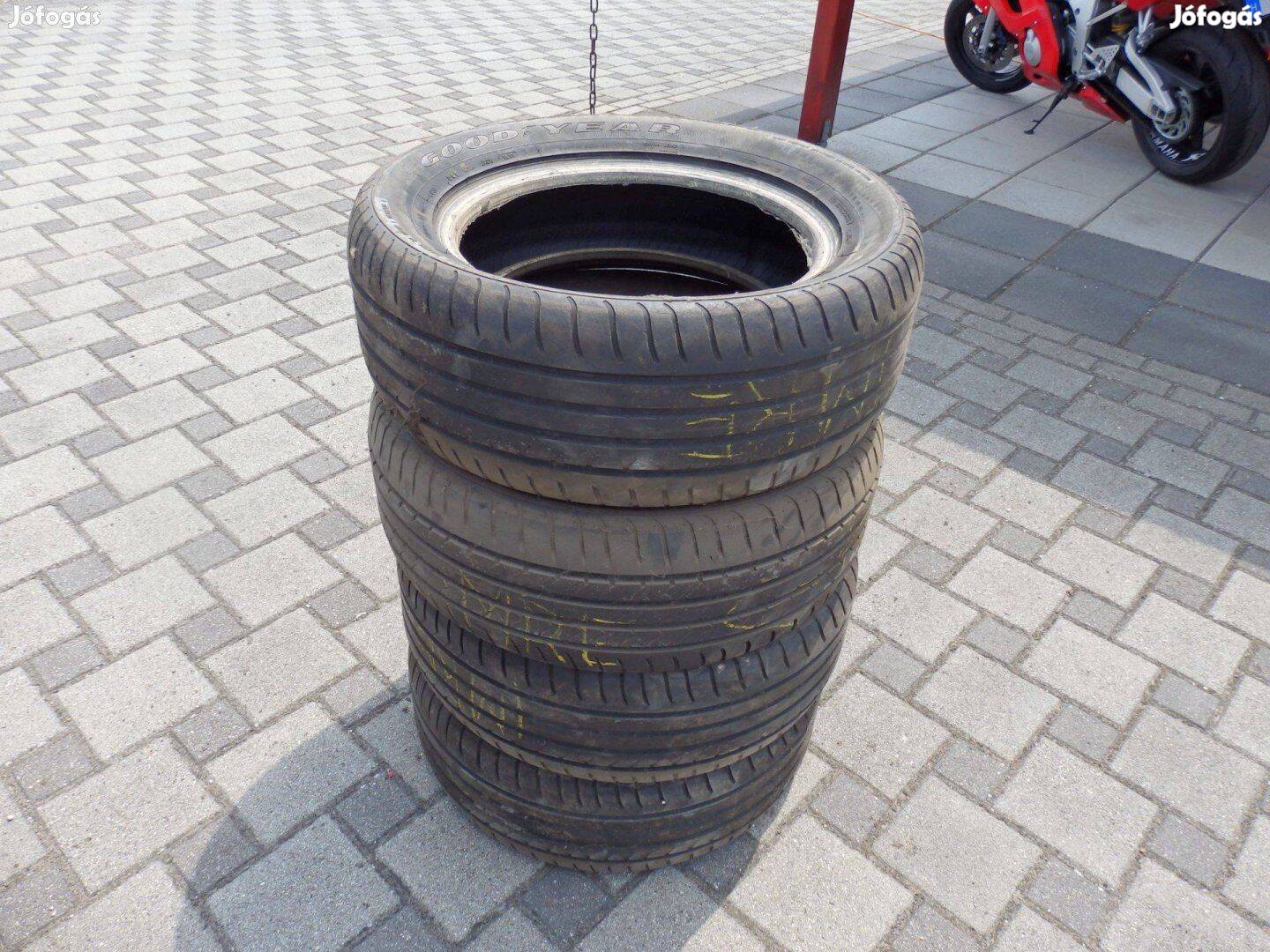 Goodyear Efficient Grip gumi garnitúra 225/55 R16